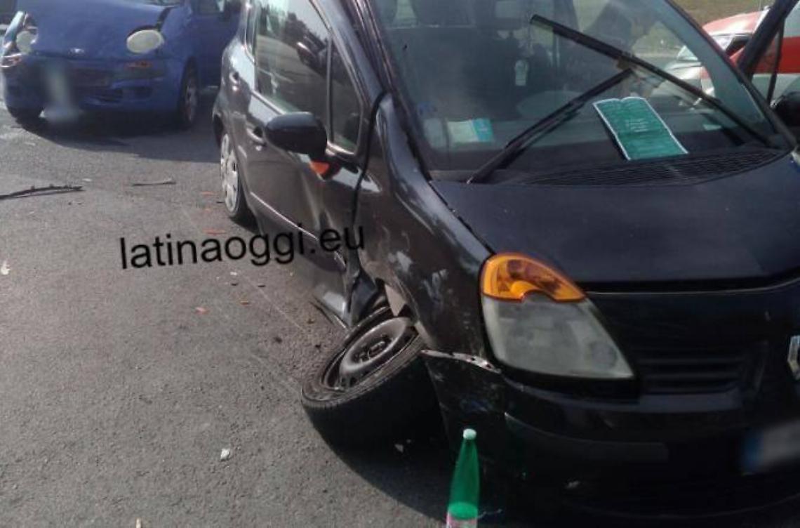 Scontro all'incrocio, due feriti a Chiesuola