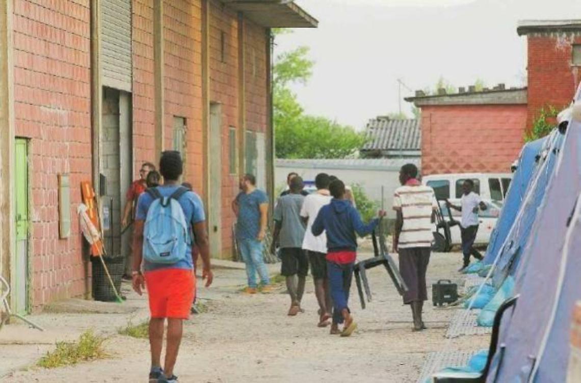 Non ricevono i loro soldi, migranti in protesta