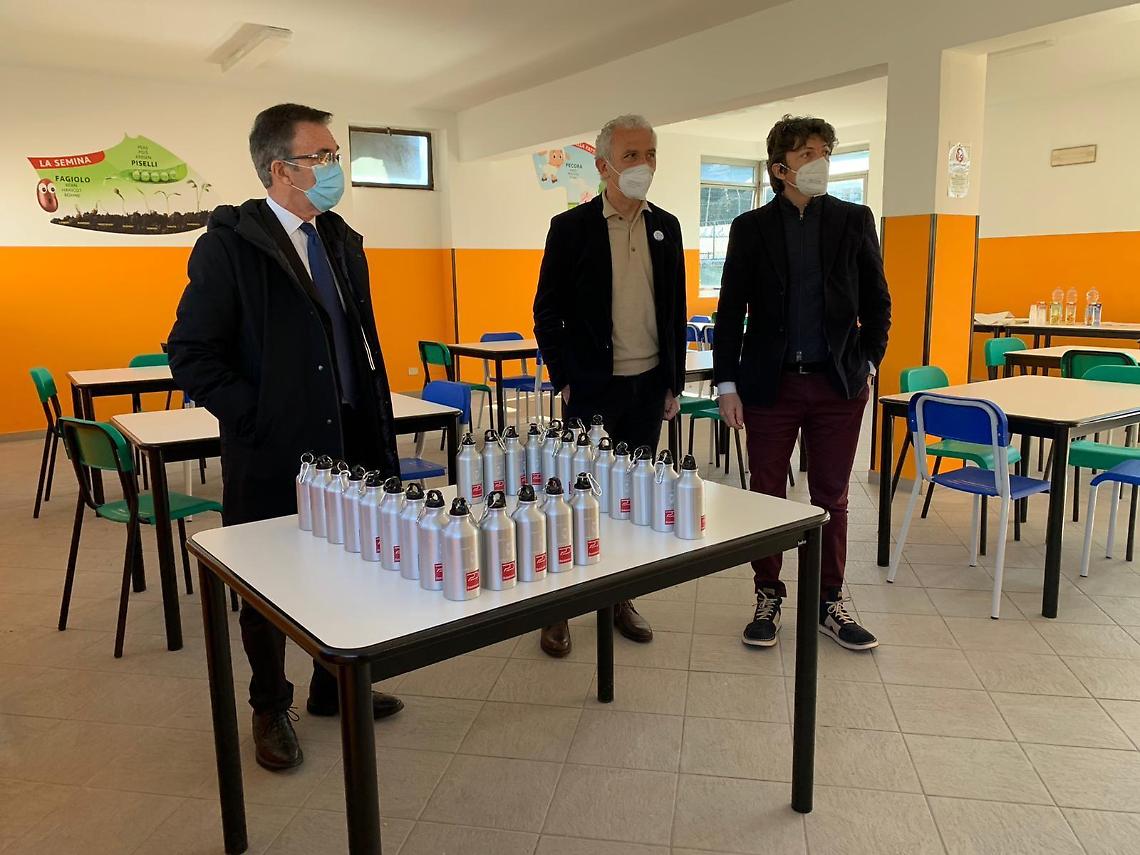 Consegnata la nuova mensa alla scuola De Amicis