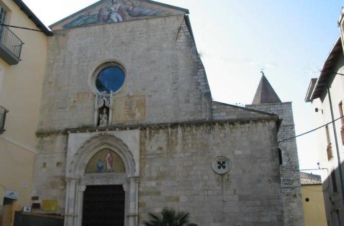 L'Arcivescovo Luigi Vari apre la Porta Santa