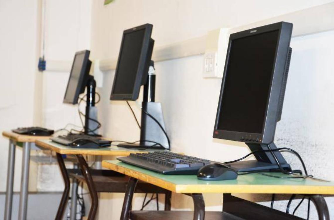 Donati venti computer al Liceo Artistico
