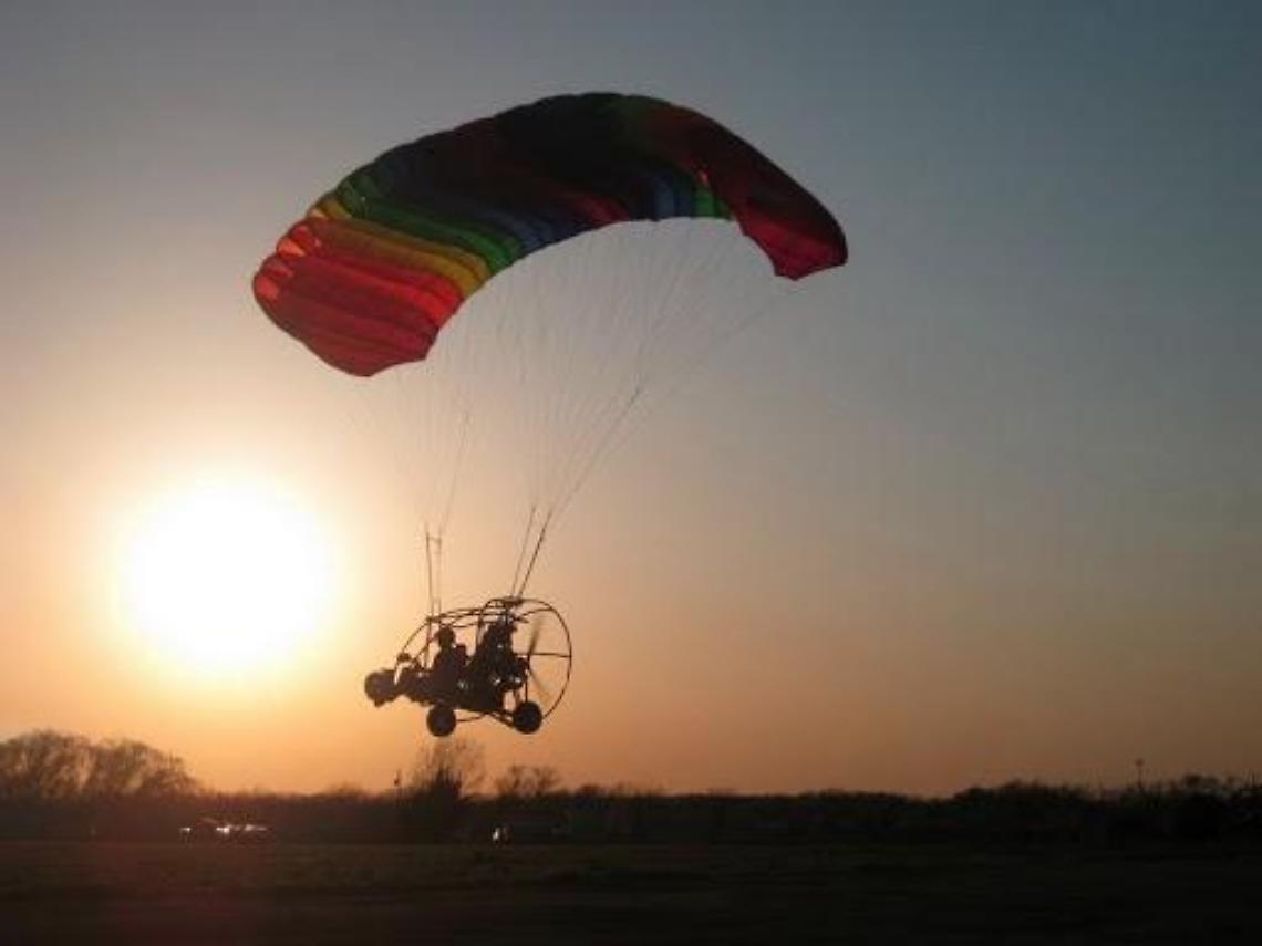 Sorpresi a volare intorno al Comani Denunciati in due