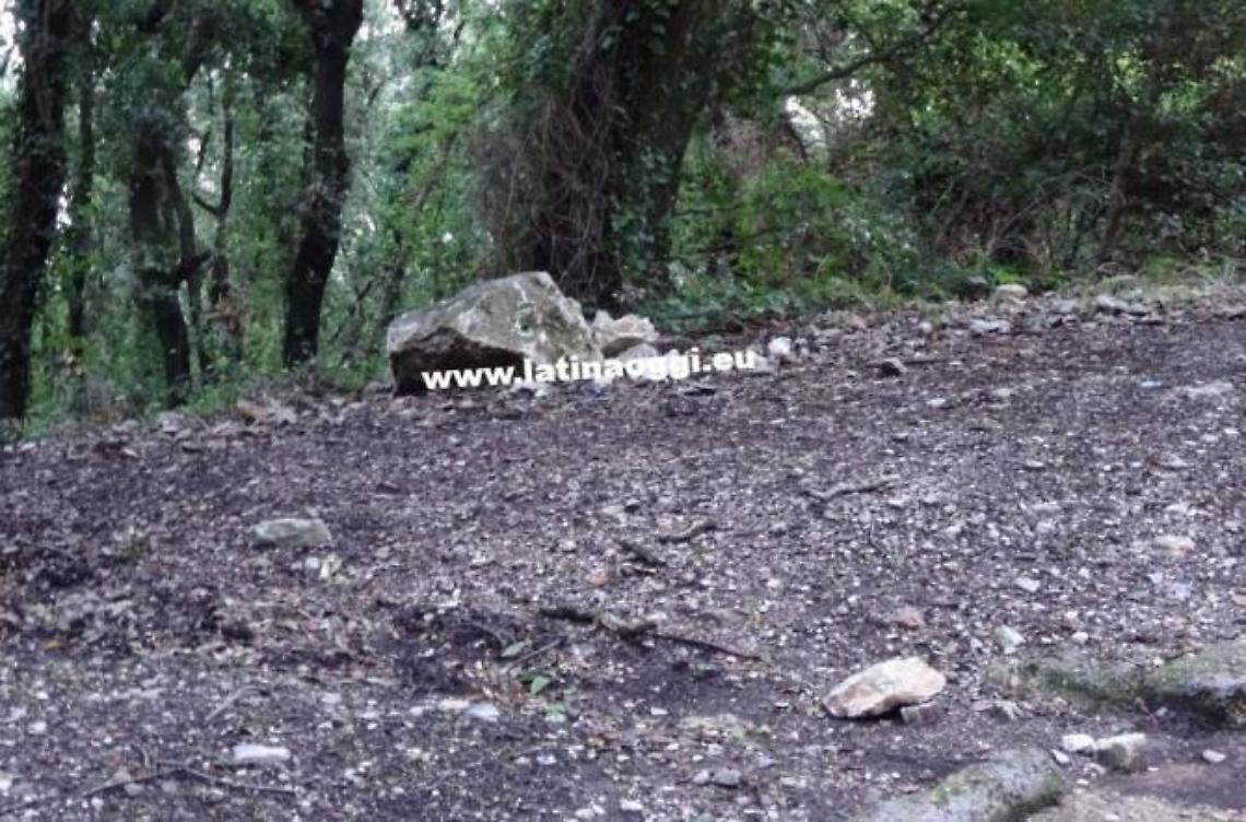 Pericolo crolli su via del Faro, procedura d'urgenza