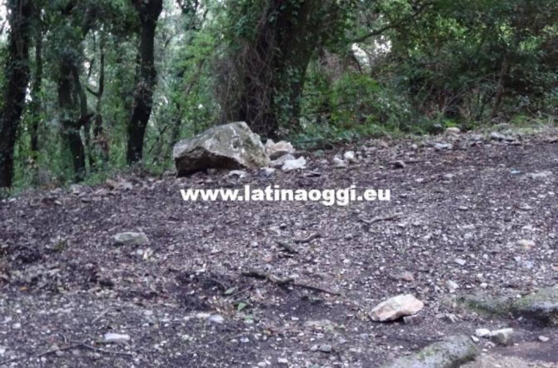 Crollo massi via del faro rischio idrogeologico