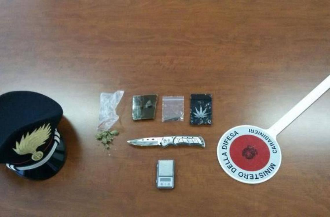 Spacciavano hashish e marijuana, arrestati due giovani 