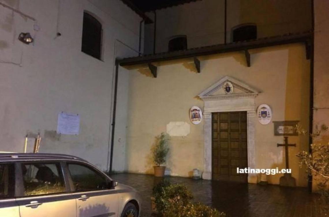 Rimossa la rampa che dava accesso alla Porta Santa della Cattedrale di Velletri