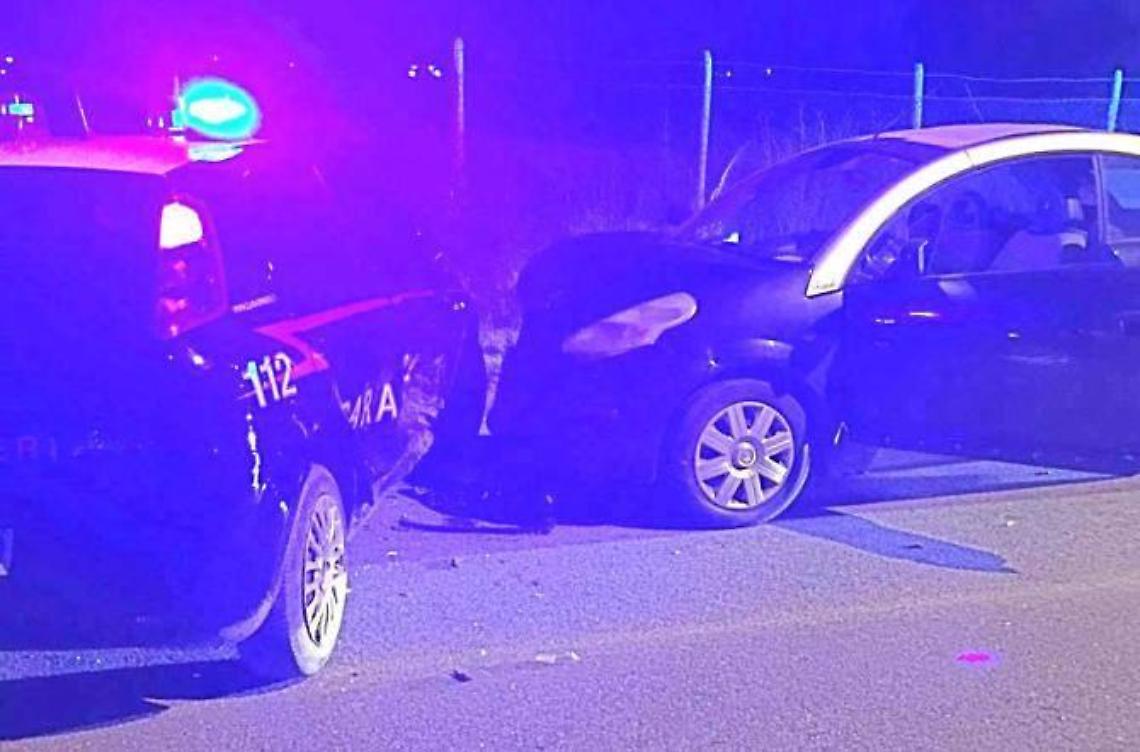 Guida ubriaco e investe i carabinieri, scattano denuncia e ritiro della patente