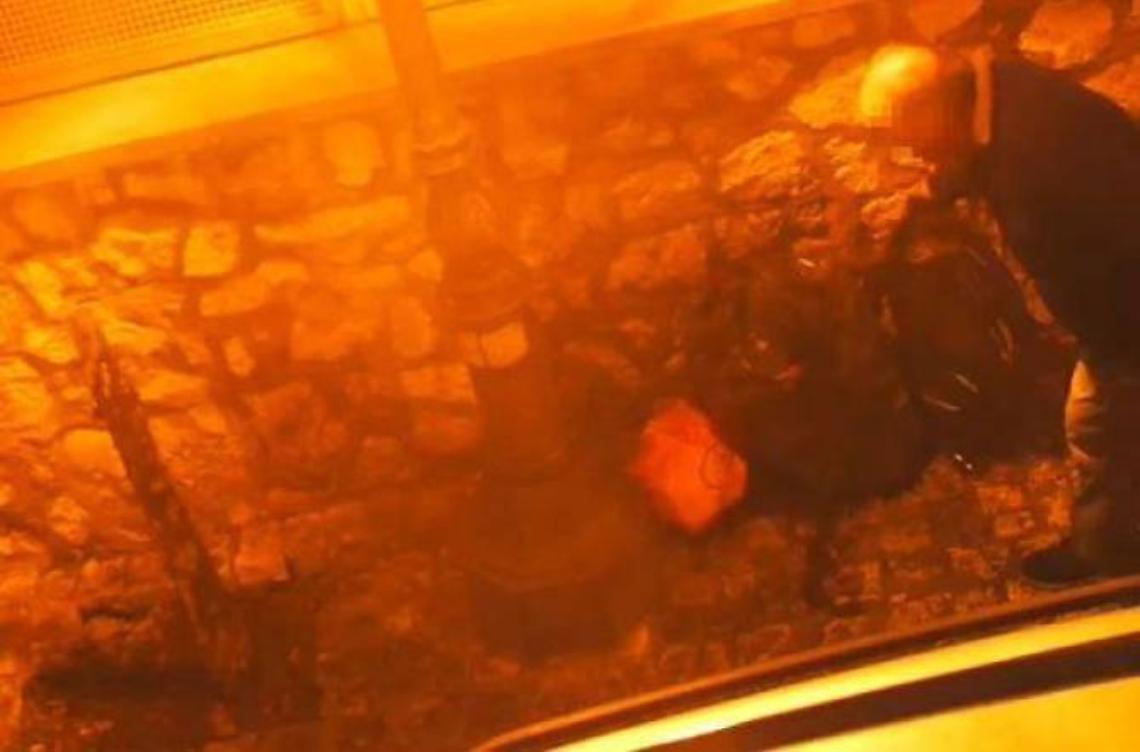 Scaricano rifiuti in strada ma scattano le fototrappole