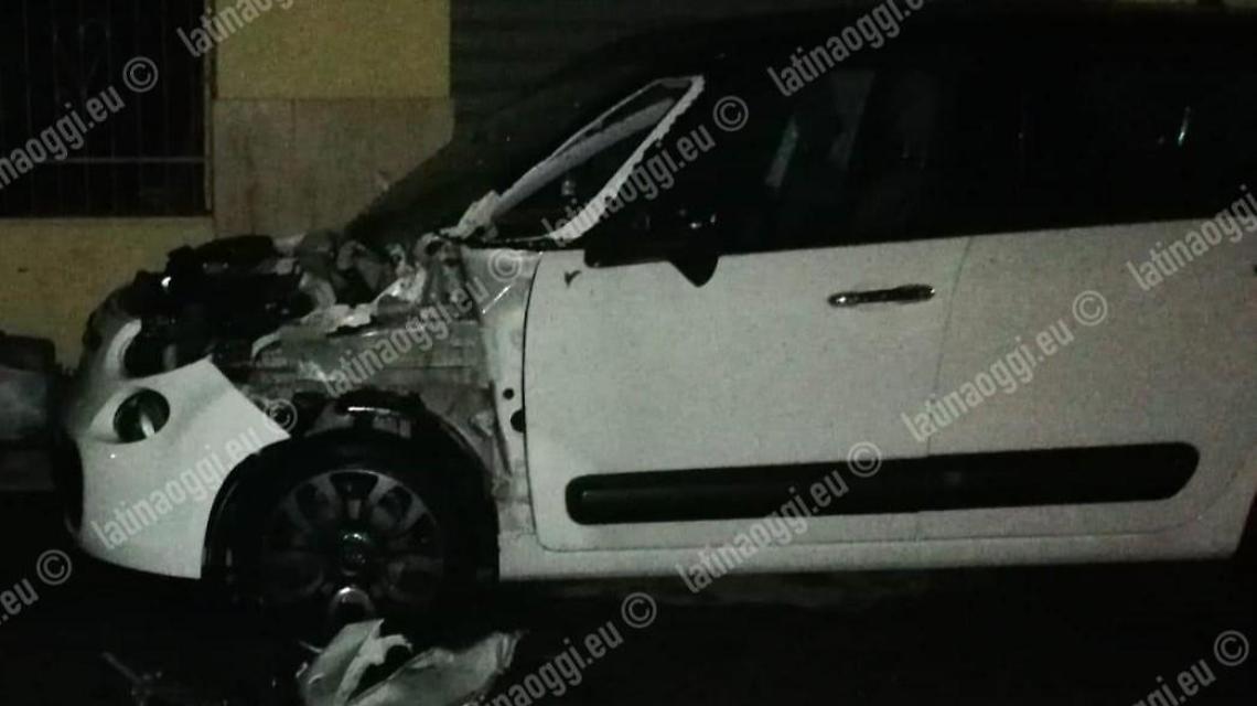 Altra esplosione, colpita una Fiat 500