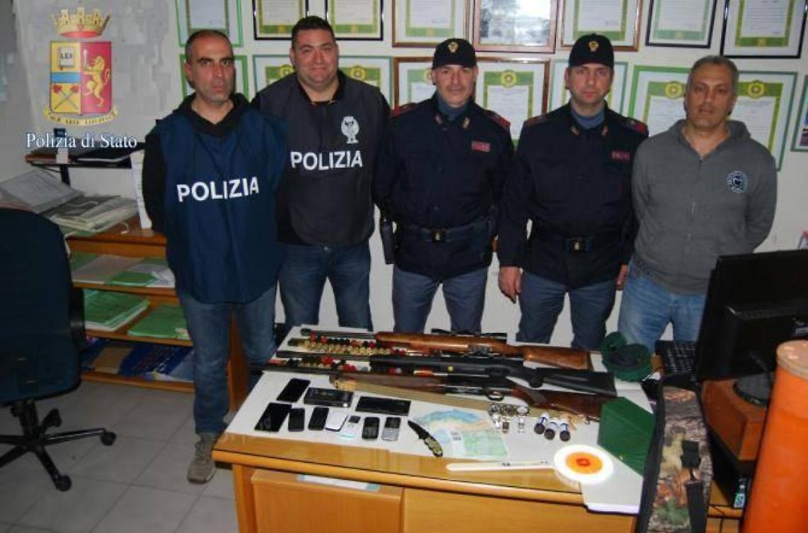Armi e munizioni in casa, proseguono le indagini