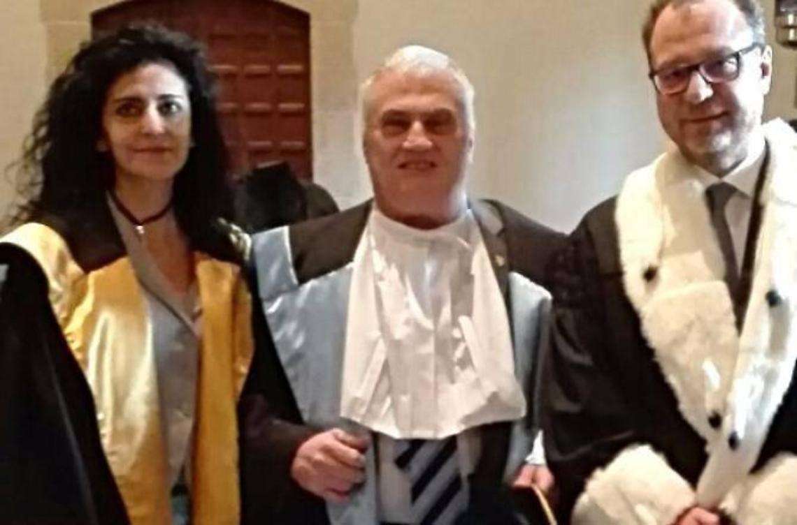 Un encomio pubblico per l'uomo con più lauree al mondo, la proposta
