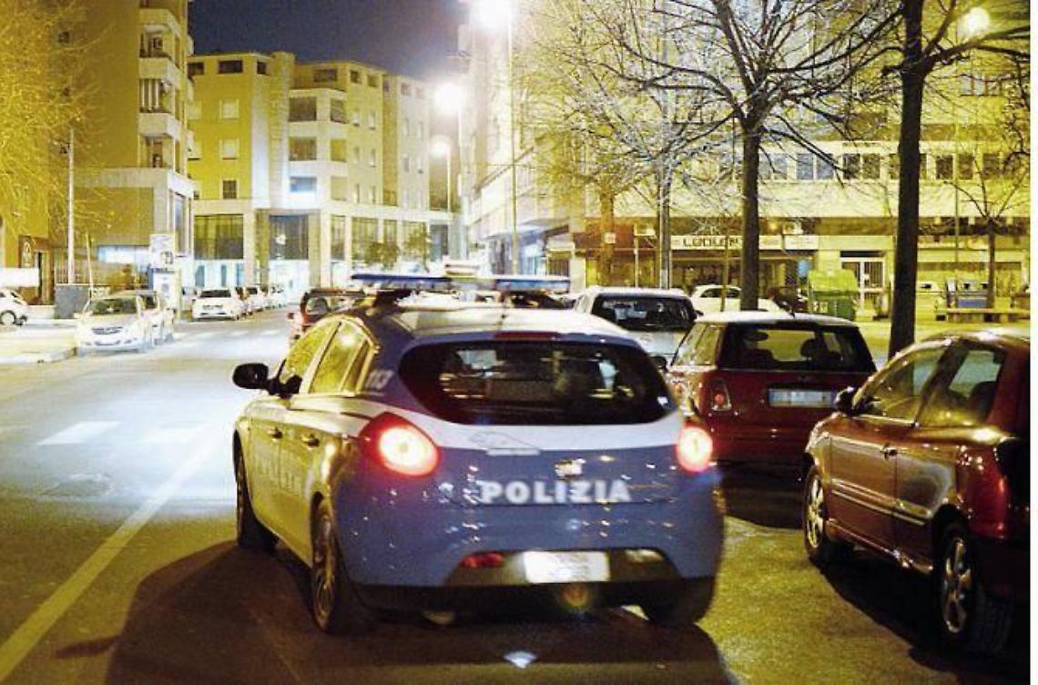 Rapina un senzatetto in Piazza Santa Maria Goretti ma viene rintracciato e denunciato