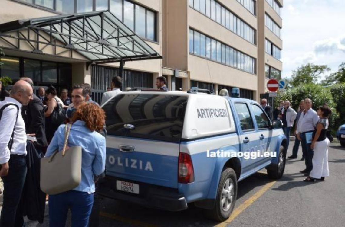 "C'è un ordigno in Tribunale": evacuato il Palazzo di Giustizia di Velletri