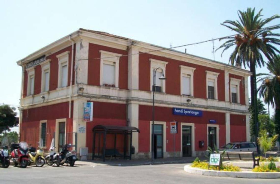 Fari accesi sulla stazione, indagini sullo spaccio