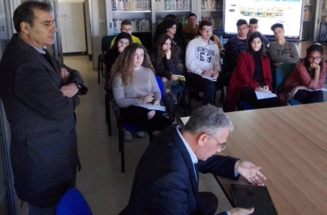 Studenti col pallino per la notizia. A lezione per l'uscita de "Il bianchini"