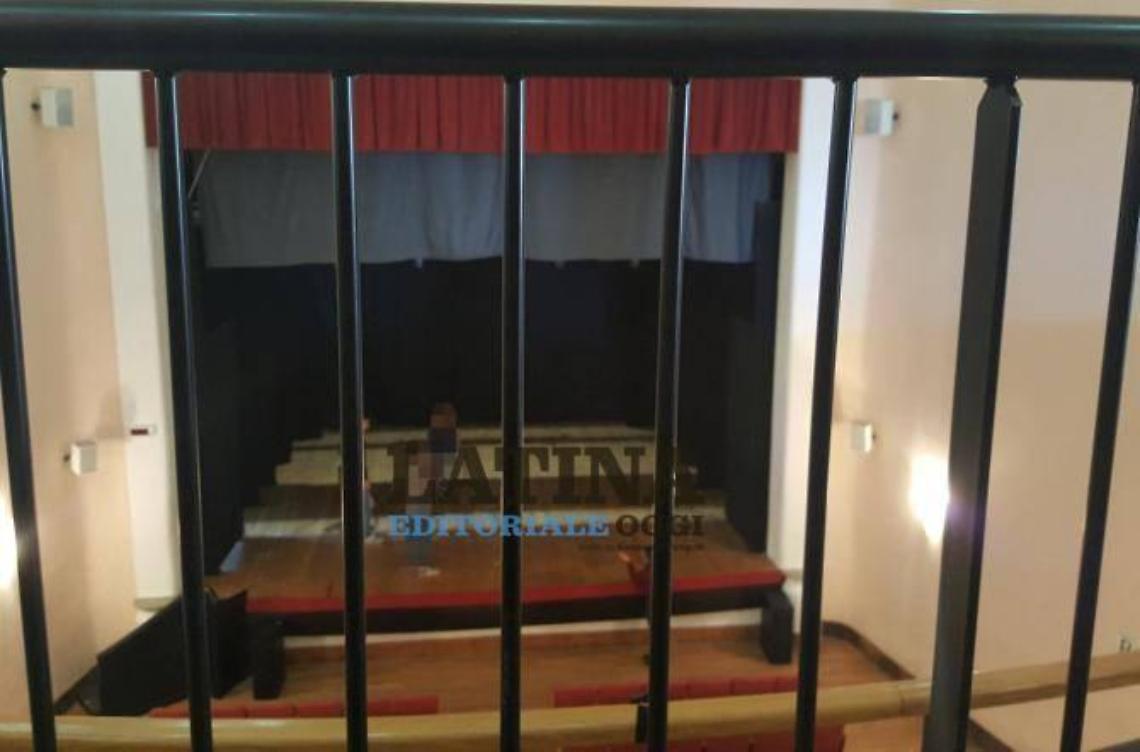 Restauro con "svista" per il teatro Fellini