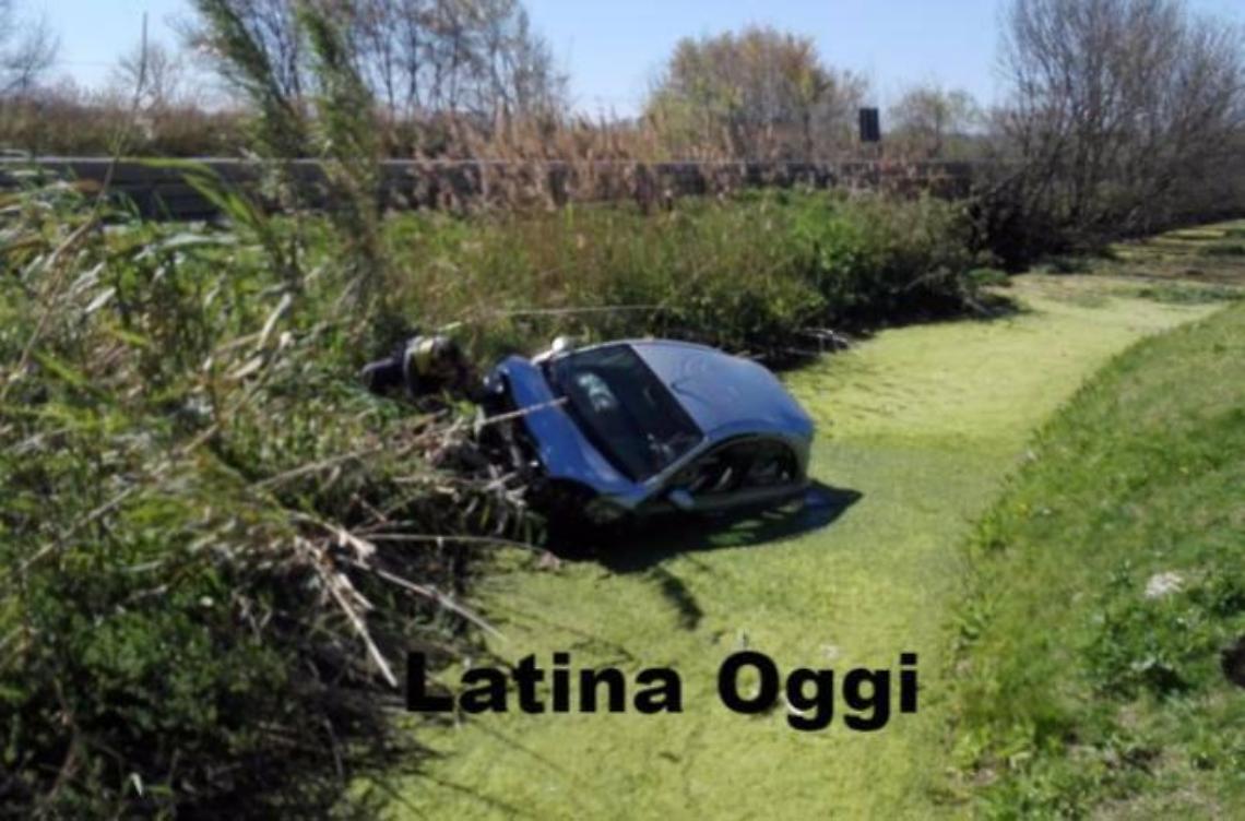 Con l'auto nel canale, salvata da un ex sindaco e un carabiniere: "Era svenuta, poteva annegare"