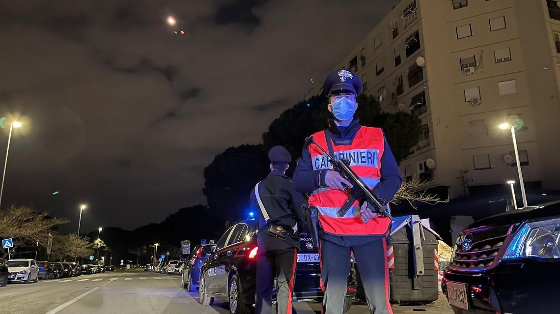 Tennero un uomo ostaggio per due settimane: arrestati