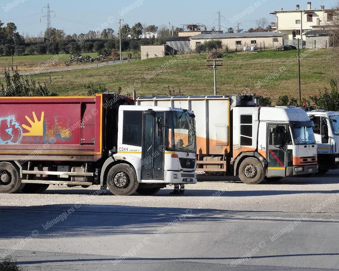 Rifiuti da Roma, il no di Aprilia: «Non siamo la pattumiera della Capitale»