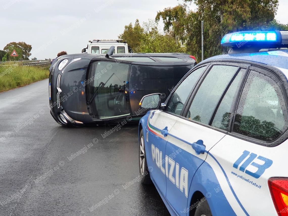 Si è ribaltato con l'auto: giovane senza patente l'aveva presa ai genitori