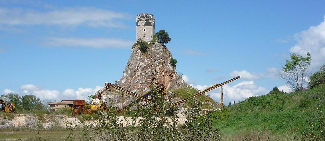 Monticchio all'asta, appelli per fermarla