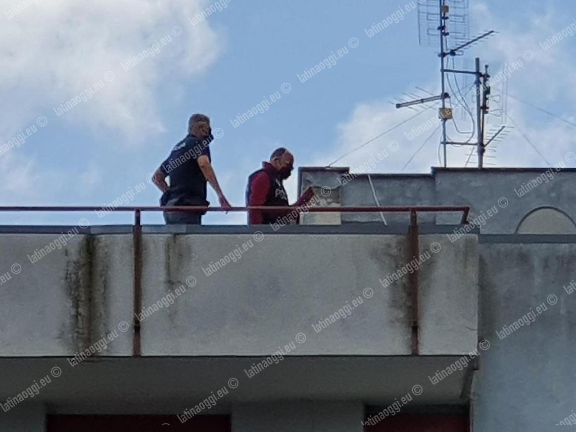 Bomba sul terrazzo, c'era anche del tritolo