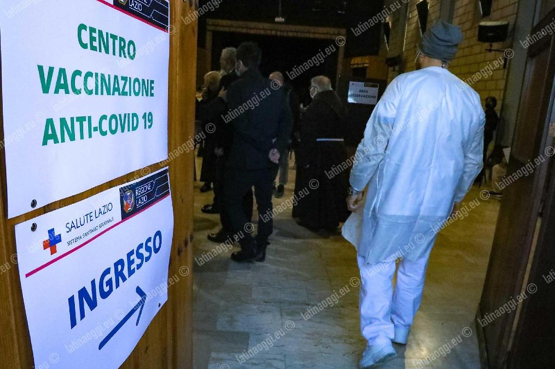 Vaccini Astrazeneca, OpenDay anche per gli over35. Poi gli over 30