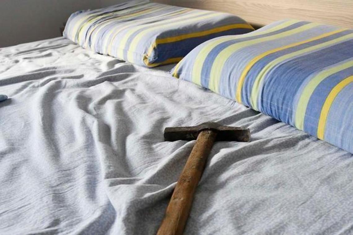 Colpisce il marito con un martello, denunciata per lesioni