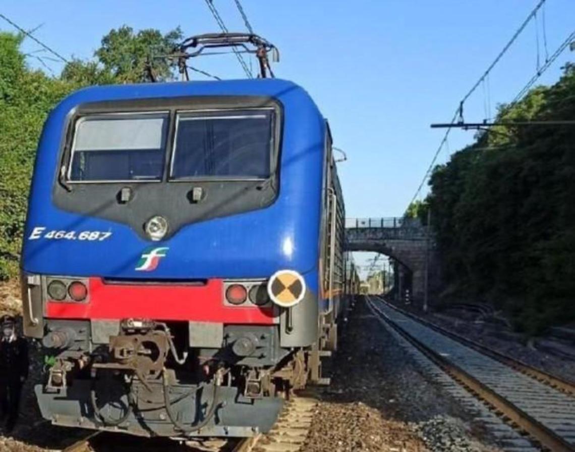 Cadavere lungo la ferrovia, linee bloccate