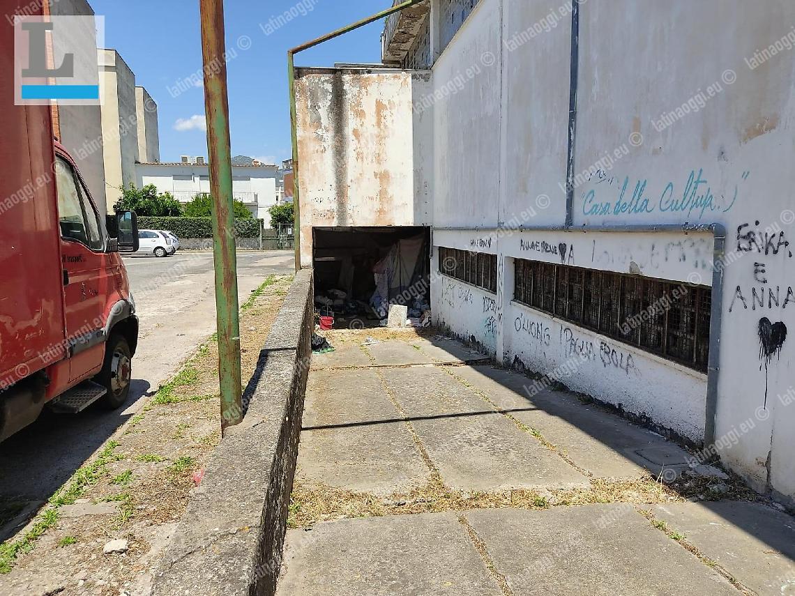 Clochard trovato morto in centro: disposta l'autopsia