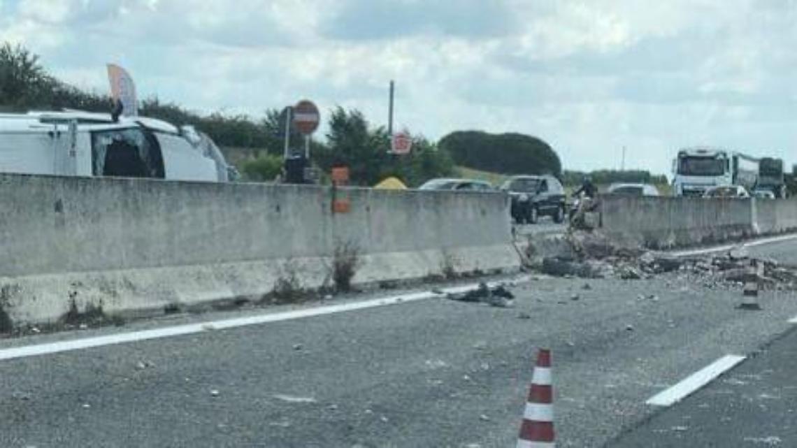 Camionista coinvolto in un incidente salvato dalla polizia stradale
