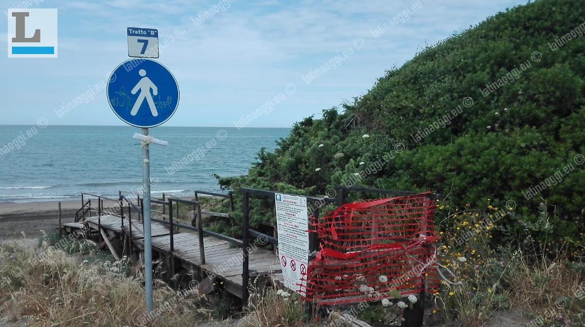 Passerelle al mare chiuse, la storia si ripete sul lungomare