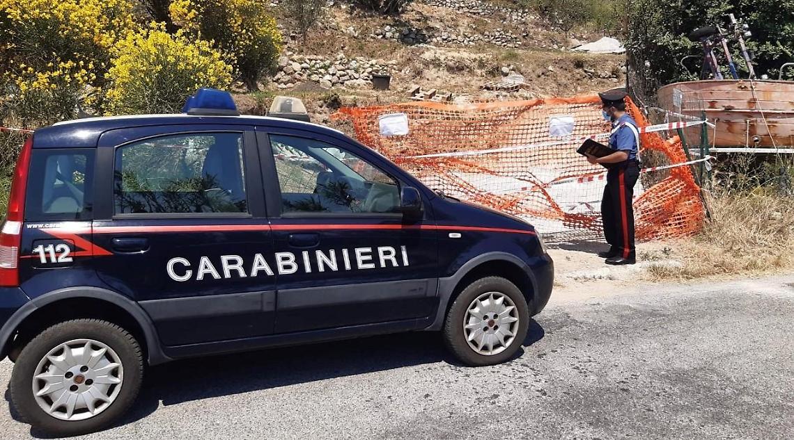 Continuano i lavori nell'area sequestrata: denunciate tre persone