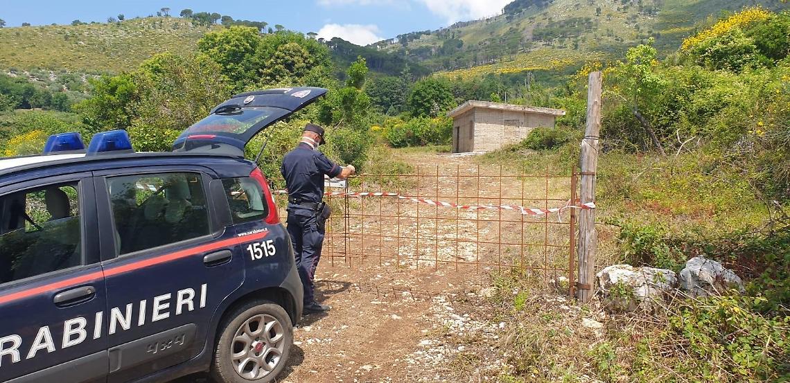 Abusi edilizi nell'area sottoposta a vincolo paesaggistico: una denuncia
