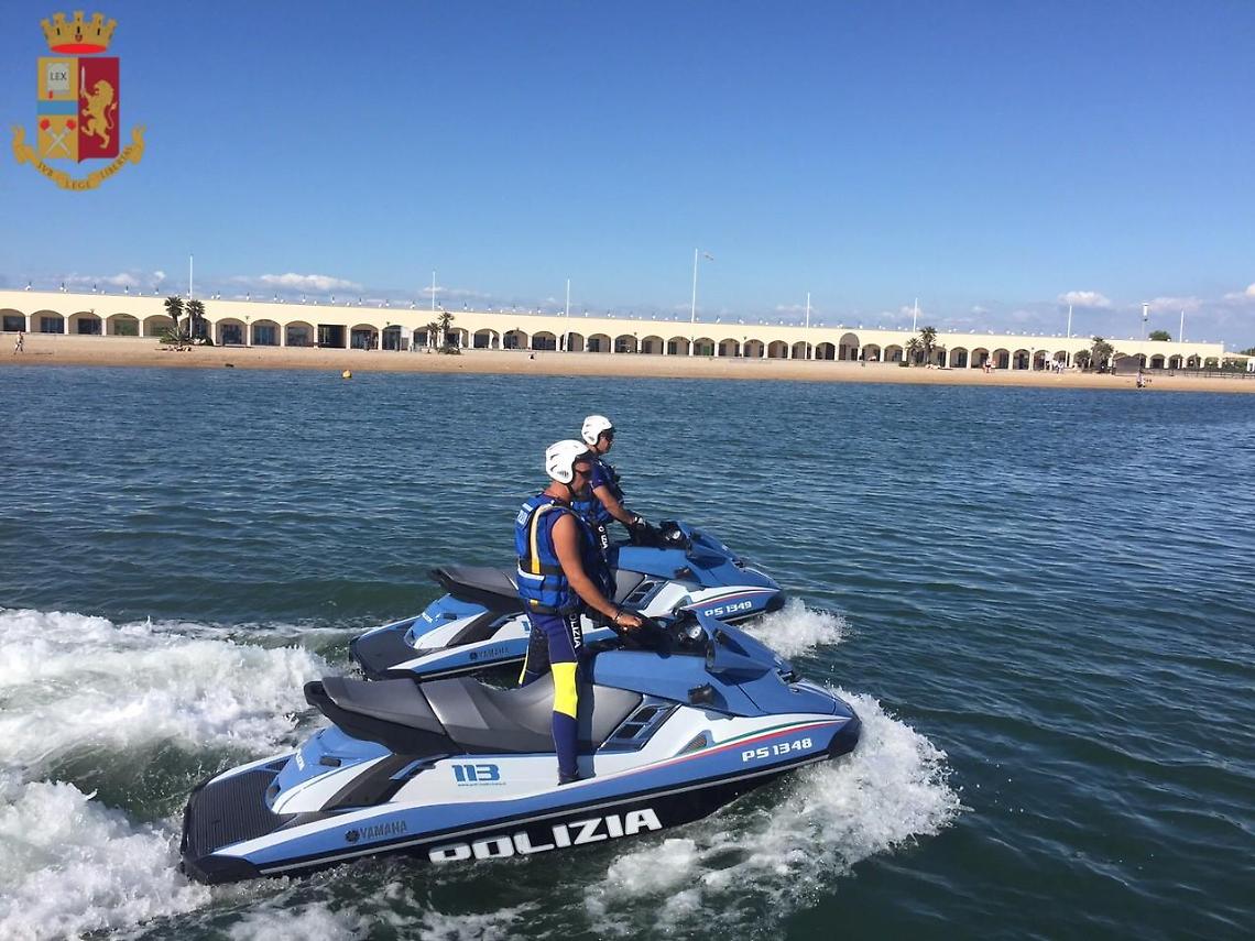 Soccorsa dalla Polizia di Stato una barca a vela alla deriva.