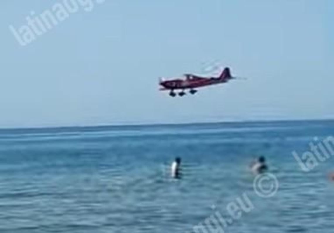 Volo radente a pochi metri dalla spiaggia: la follia a Terracina