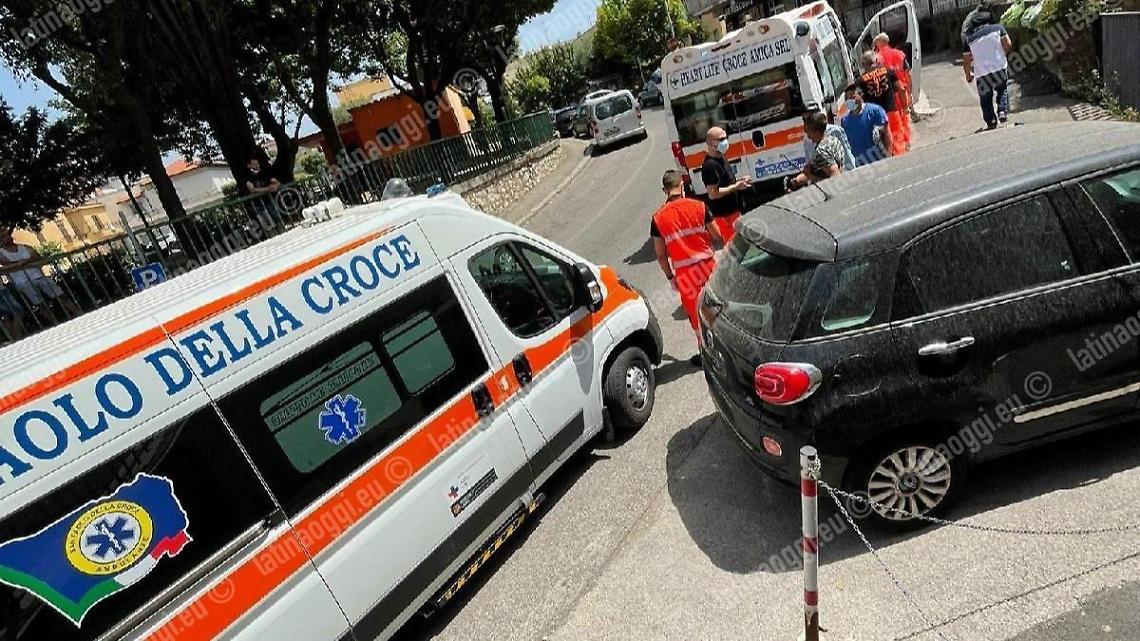 Perde i sensi e sbatte la testa a terra perdendo sangue: i soccorsi