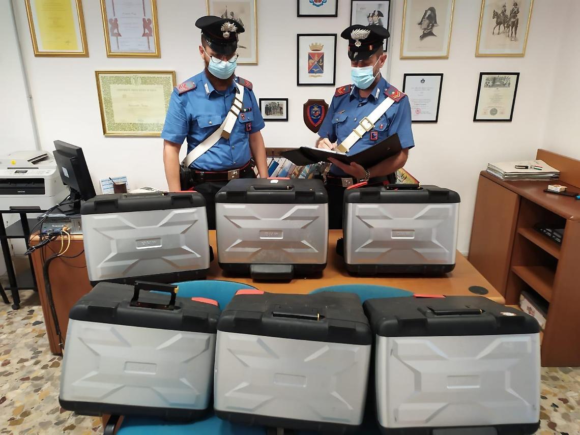 Ladri seriali di bauletti scovati ma in fuga