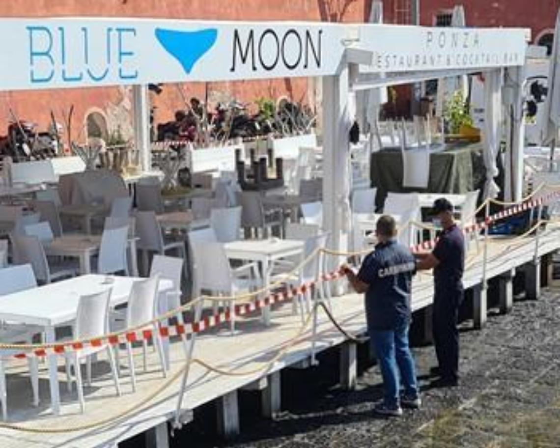 Scattano i sigilli al noto locale “Blue Moon”