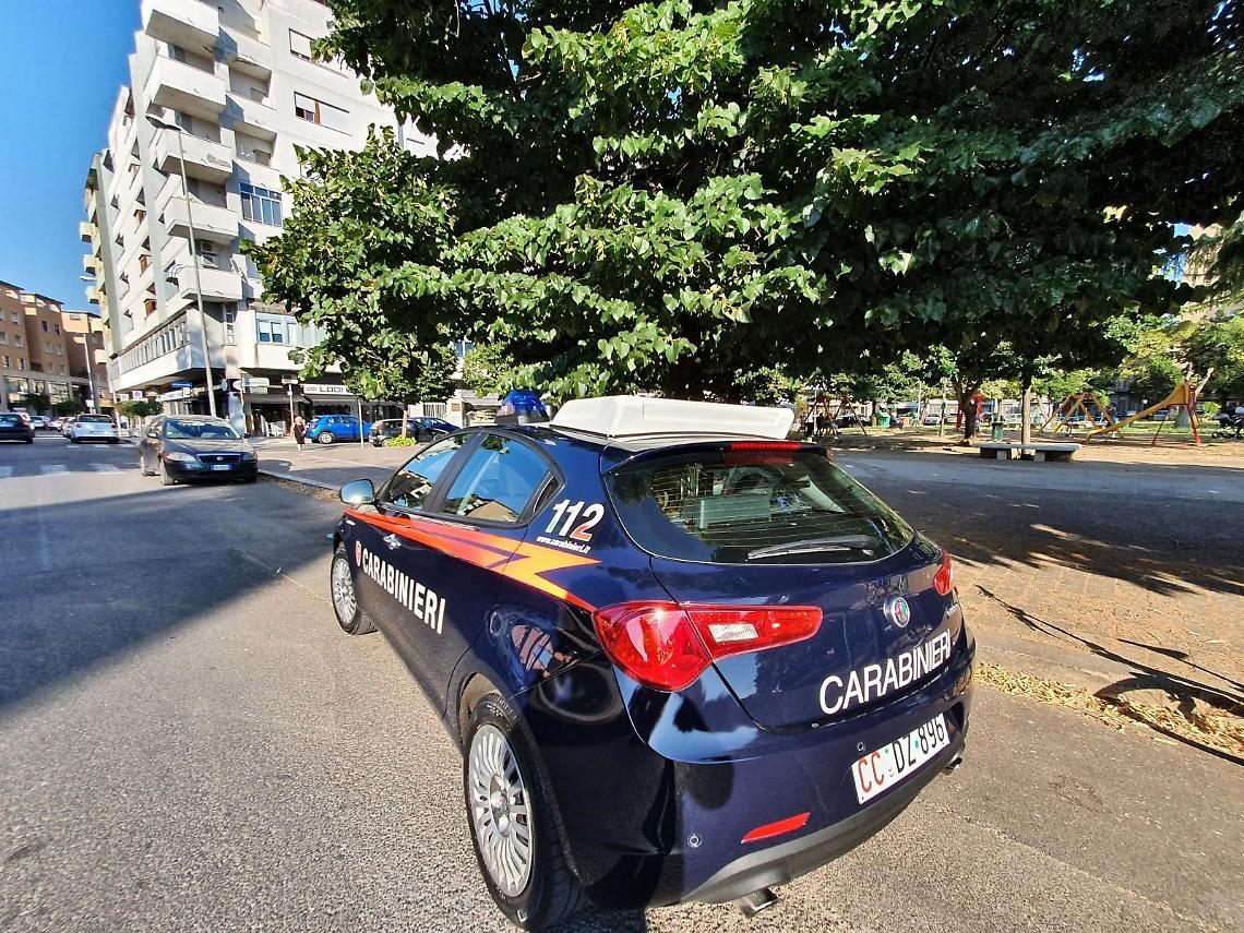 Ruba borse e portafogli da un negozio, denunciata per furto