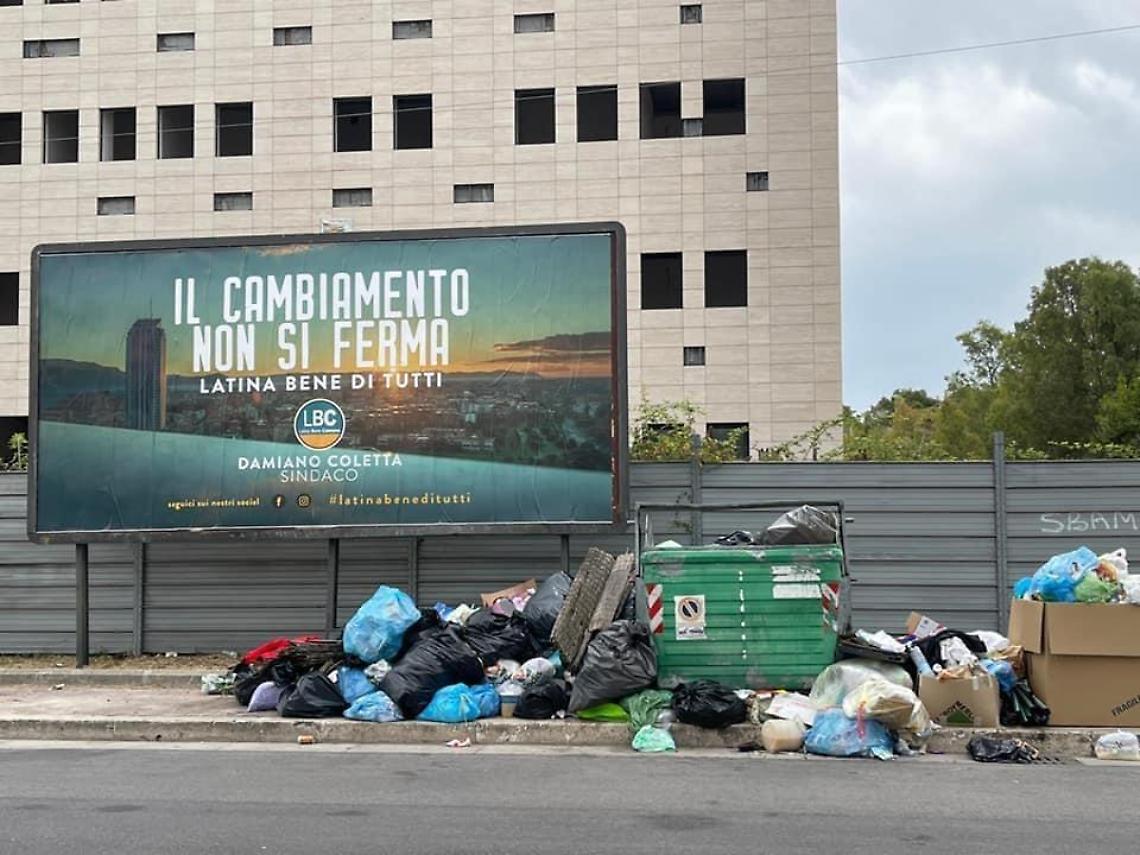 Rifiuti e decoro, il boomerang dei manifesti di Lbc sul "cambiamento"