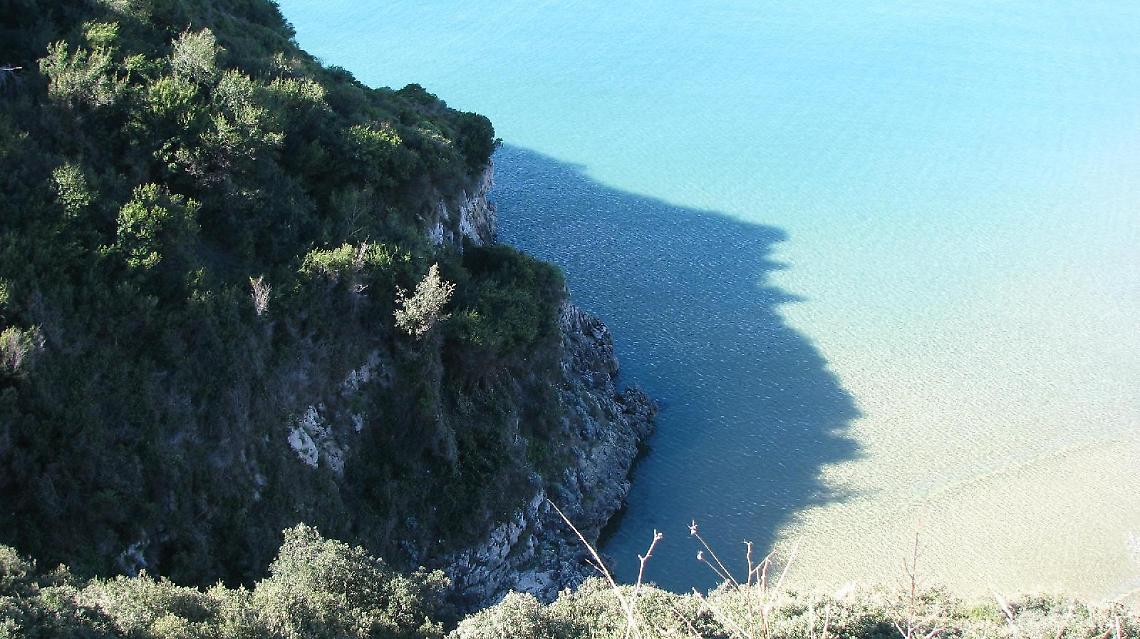 Non riescono a scendere dalla montagna, scalatori salvati