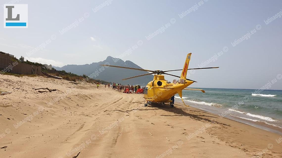 Accusa un malore mentre &egrave; al mare: soccorso un turista trovato privo di sensi