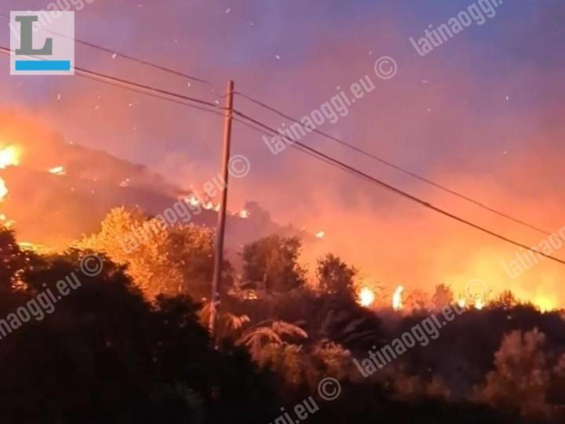 Incendi, l'emergenza sul tavolo del Prefetto: la lettera del sindaco