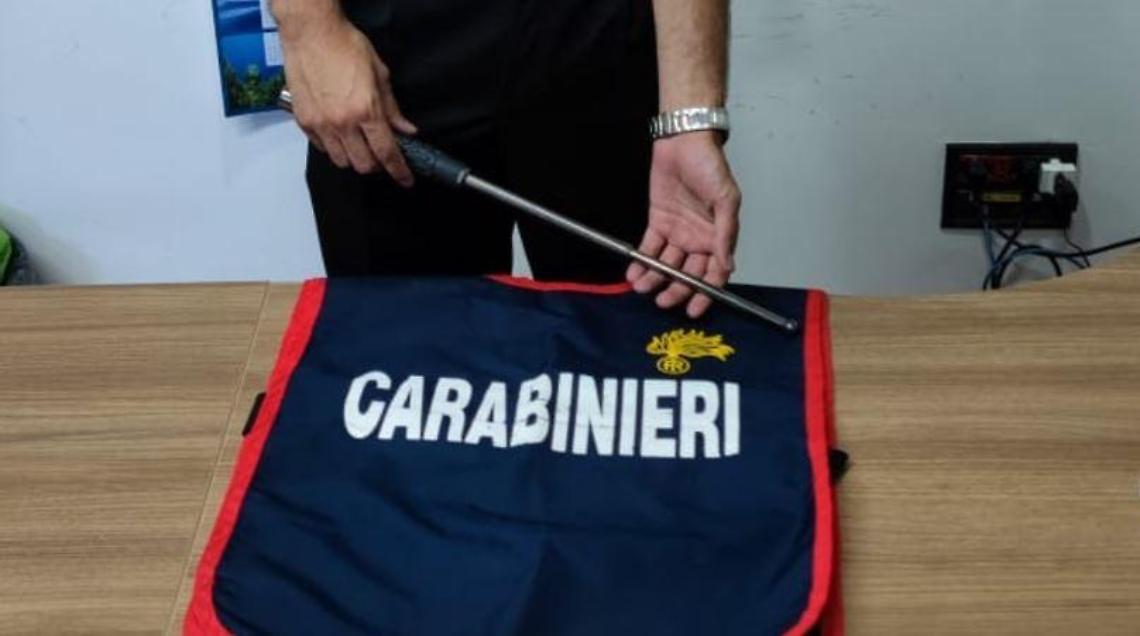 Sorpreso in possesso di un bastone in metallo, denunciato un 18enne