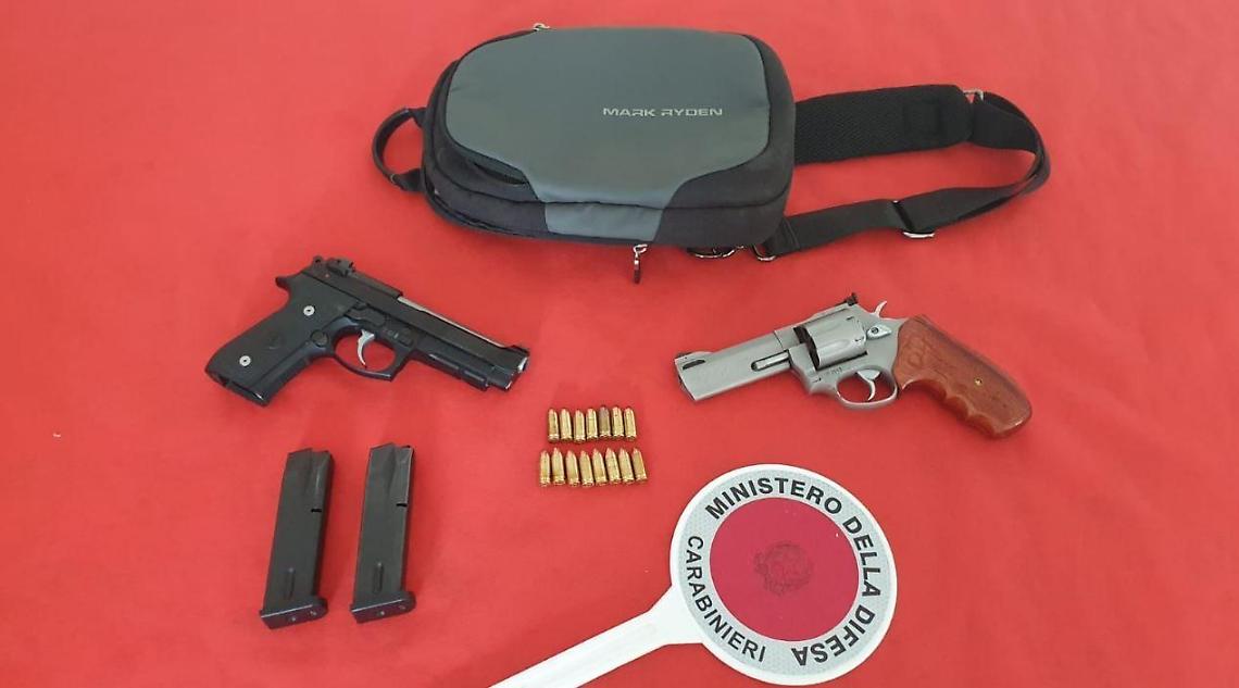 Litiga  coi dipendenti del McDonald e mostra una pistola: denunciato