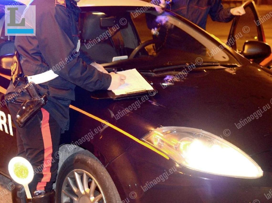 Tenta di aggredire la moglie con un martello, arrestato