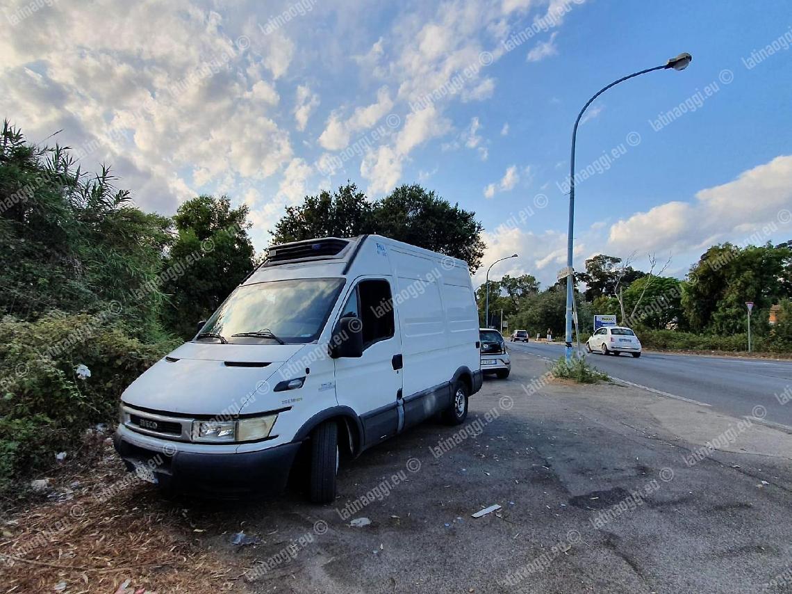 Ambulante rapinato in strada
