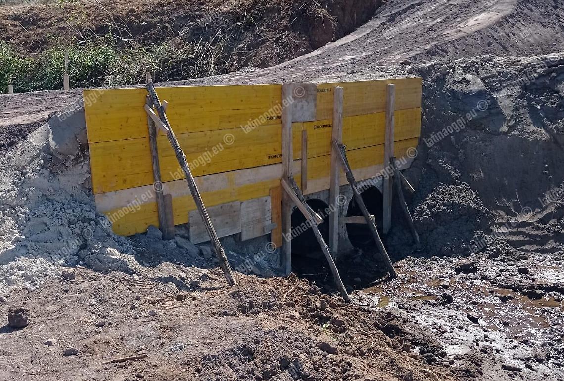 Ponte abusivo a La Cogna, l'esposto del Comune
