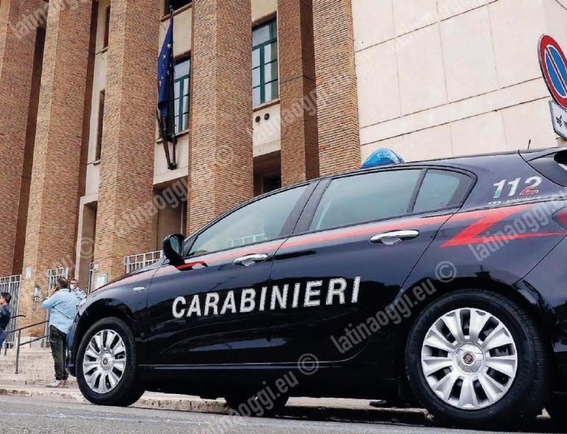 Fermato a un posto di blocco, era ricercato per stalking: arrestato